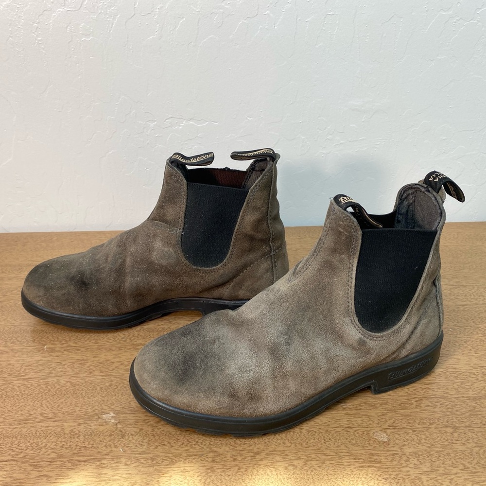 Blundstone boots, gray suade